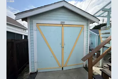 884 S 7th St, Coos Bay, OR 97420 - Photo 33