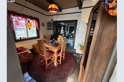 884 S 7th St, Coos Bay, OR 97420 - Photo 9