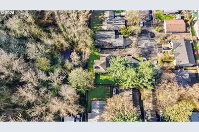 10010 SE Taggart St, Portland, OR 97266 - Photo 35