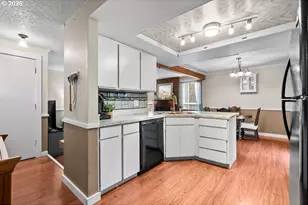 10010 SE Taggart St, Portland, OR 97266 - Photo 9