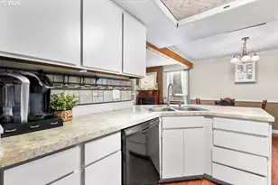 10010 SE Taggart St, Portland, OR 97266 - Photo 11