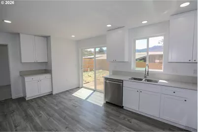 76 SE Darrell Ave, Winston, OR 97496 - Photo 9