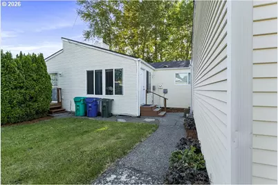 877 SE Francis Ave, Gresham, OR 97080 - Photo 5