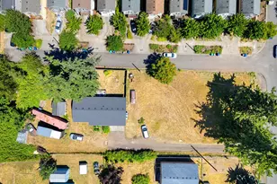 8003 SE Crystal Springs Blvd, Portland, OR 97206 - Photo 11