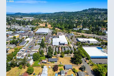 8003 SE Crystal Springs Blvd, Portland, OR 97206 - Photo 13