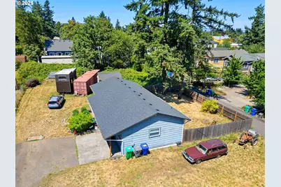 8003 SE Crystal Springs Blvd, Portland, OR 97206 - Photo 7