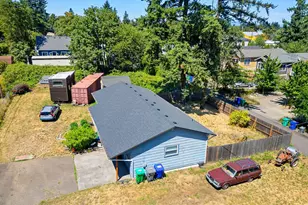 8003 SE Crystal Springs Blvd, Portland, OR 97206 - Photo 7