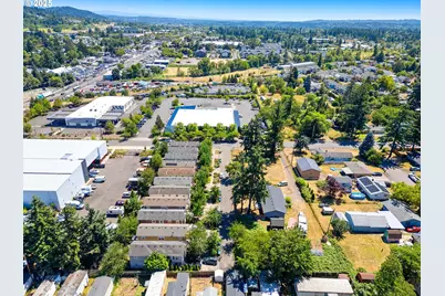 8003 SE Crystal Springs Blvd, Portland, OR 97206 - Photo 17