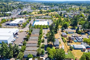 8003 SE Crystal Springs Blvd, Portland, OR 97206 - Photo 17