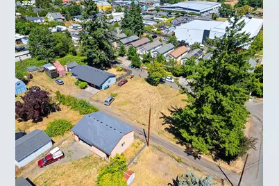 8003 SE Crystal Springs Blvd, Portland, OR 97206 - Photo 5