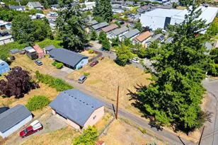 8003 SE Crystal Springs Blvd, Portland, OR 97206 - Photo 5