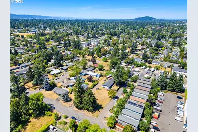 8003 SE Crystal Springs Blvd, Portland, OR 97206 - Photo 15