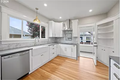 4511 N Commercial Ave, Portland, OR 97217 - Photo 9