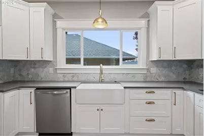 4511 N Commercial Ave, Portland, OR 97217 - Photo 11