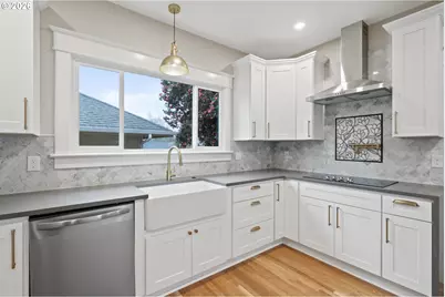 4511 N Commercial Ave, Portland, OR 97217 - Photo 13