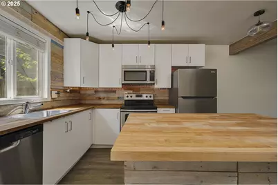 7831 SW 34th Ave, Portland, OR 97219 - Photo 3