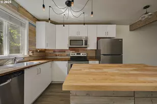 7831 SW 34th Ave, Portland, OR 97219 - Photo 3