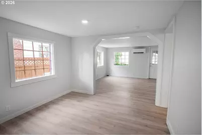 1039 C St, Springfield, OR 97477 - Photo 5