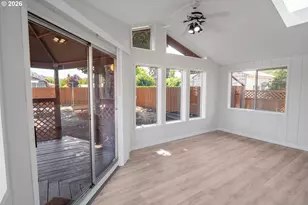 1039 C St, Springfield, OR 97477 - Photo 17