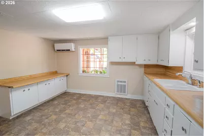 1039 C St, Springfield, OR 97477 - Photo 13