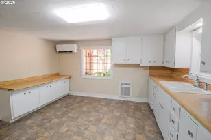 1039 C St, Springfield, OR 97477 - Photo 13