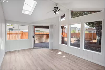 1039 C St, Springfield, OR 97477 - Photo 15