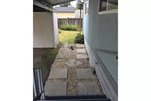 13045 SE Stark St, Portland, OR 97233 - Photo 5