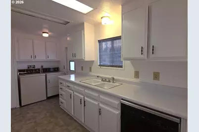 13045 SE Stark St #112, Portland, OR 97233 - Photo 11
