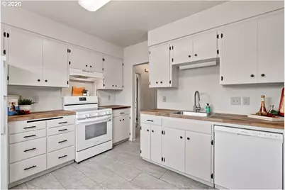 8501 SW 7th Ave, Portland, OR 97219 - Photo 5