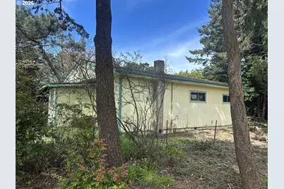 628 W 13th St, Port Orford, OR 97465 - Photo 11