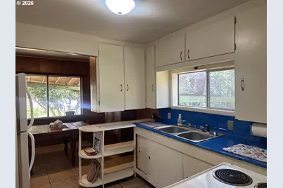 628 W 13th St, Port Orford, OR 97465 - Photo 15