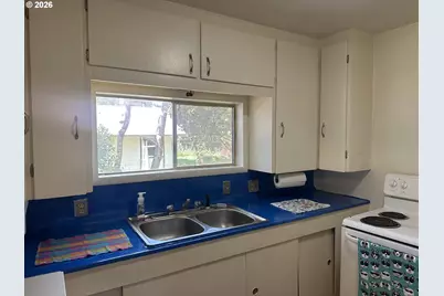 628 W 13th St, Port Orford, OR 97465 - Photo 9