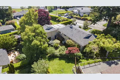 1198 Winsor Ave, North Bend, OR 97459 - Photo 1