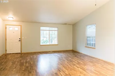 819 N Alexandra Dr, Newberg, OR 97132 - Photo 5