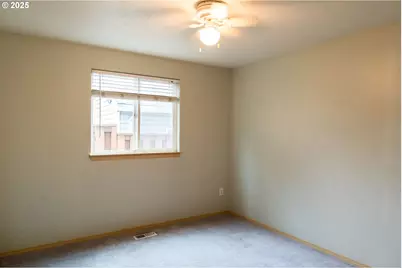 819 N Alexandra Dr, Newberg, OR 97132 - Photo 11