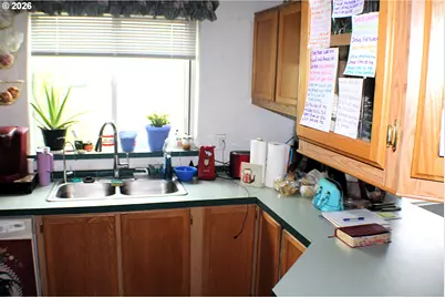 1477 NW Eden St, Roseburg, OR 97470 - Photo 7