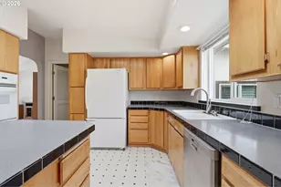 1271 SW Phyllis Dr, McMinnville, OR 97128 - Photo 13