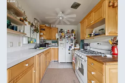 2219 SE 70th Ave, Portland, OR 97215 - Photo 11