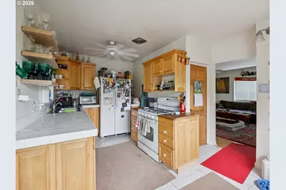 2219 SE 70th Ave, Portland, OR 97215 - Photo 9