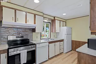 570 N 10th Ave, Cornelius, OR 97113 - Photo 7