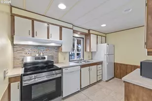 570 N 10th Ave, Cornelius, OR 97113 - Photo 9