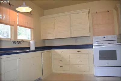 961 Jefferson St, Eugene, OR 97402 - Photo 9