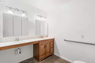 14980 Meadows Rd, White City, OR 97503 - Photo 19