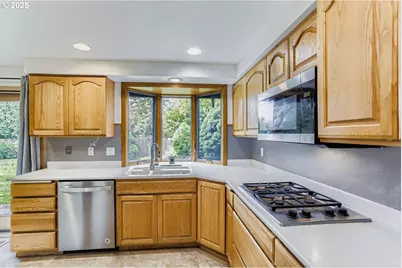 735 SE Hale Pl, Gresham, OR 97080 - Photo 9