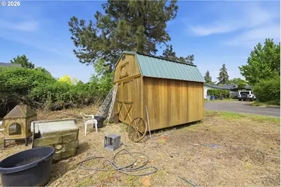 352 N Bertelsen Rd, Eugene, OR 97402 - Photo 9