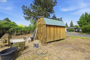 352 N Bertelsen Rd, Eugene, OR 97402 - Photo 9