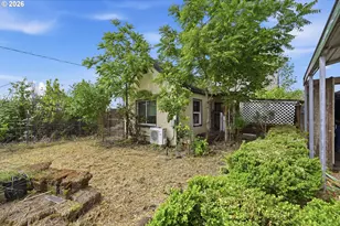 352 N Bertelsen Rd, Eugene, OR 97402 - Photo 5