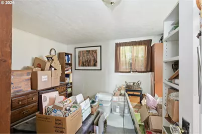 352 N Bertelsen Rd, Eugene, OR 97402 - Photo 13