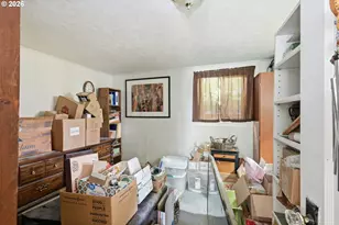 352 N Bertelsen Rd, Eugene, OR 97402 - Photo 13