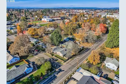 12025 SW 9th St, Beaverton, OR 97005 - Photo 19
